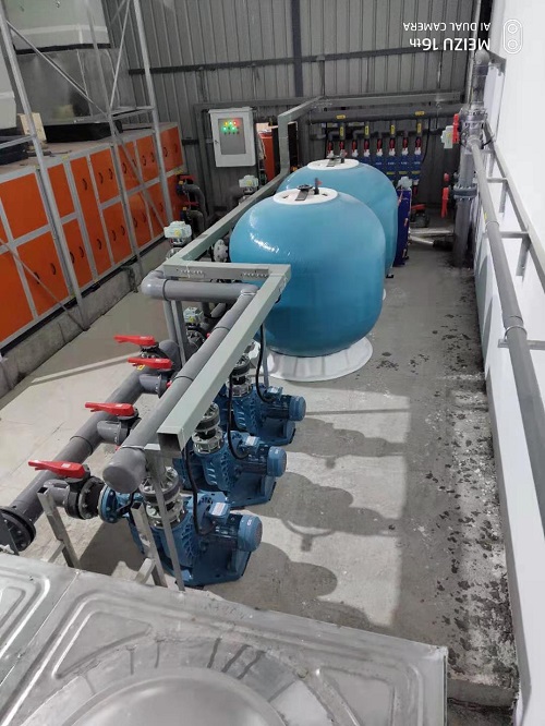 麻豆三级高潮性爱片设备机房