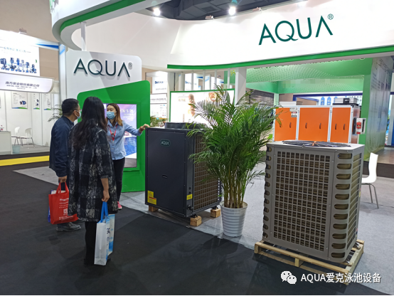 91麻豆电影在线观看工作人员在向参展观众介绍91麻豆电影在线观看热泵 91麻豆电影在线观看工作人员在向参展观众介绍91麻豆电影在线观看热泵