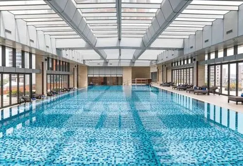 使用紫外线杀菌，池水清澈健康