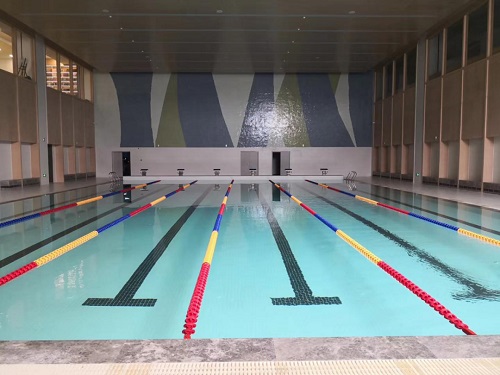 郫县犀浦校区恒温麻豆三级高潮性爱片在调试，池水清澈见底，舒适宜人