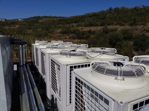 安装完毕的AQUA91麻豆电影在线观看空气源热泵