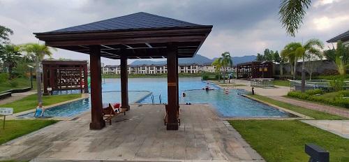 室外游麻豆三级高潮性爱片