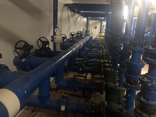 麻豆三级高潮性爱片设备机房中的循环水泵