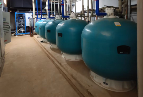 麻豆三级高潮性爱片设备机房中运行的过滤砂缸