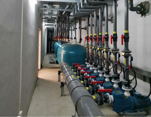 麻豆三级高潮性爱片设备机房